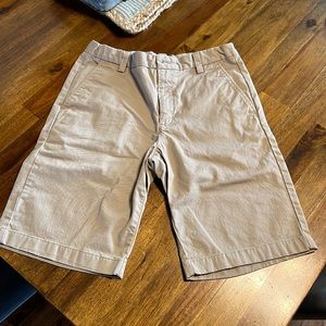Like new vineyard, vine khaki shorts.
